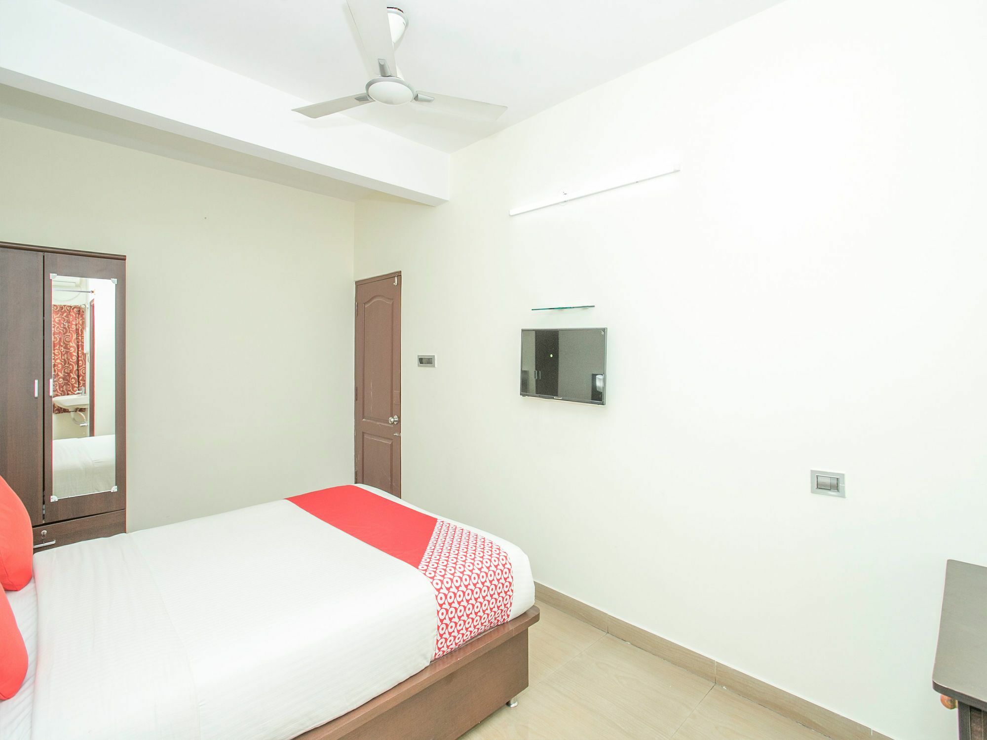 Oyo 13170 Victory Suites Bangalore Eksteriør billede
