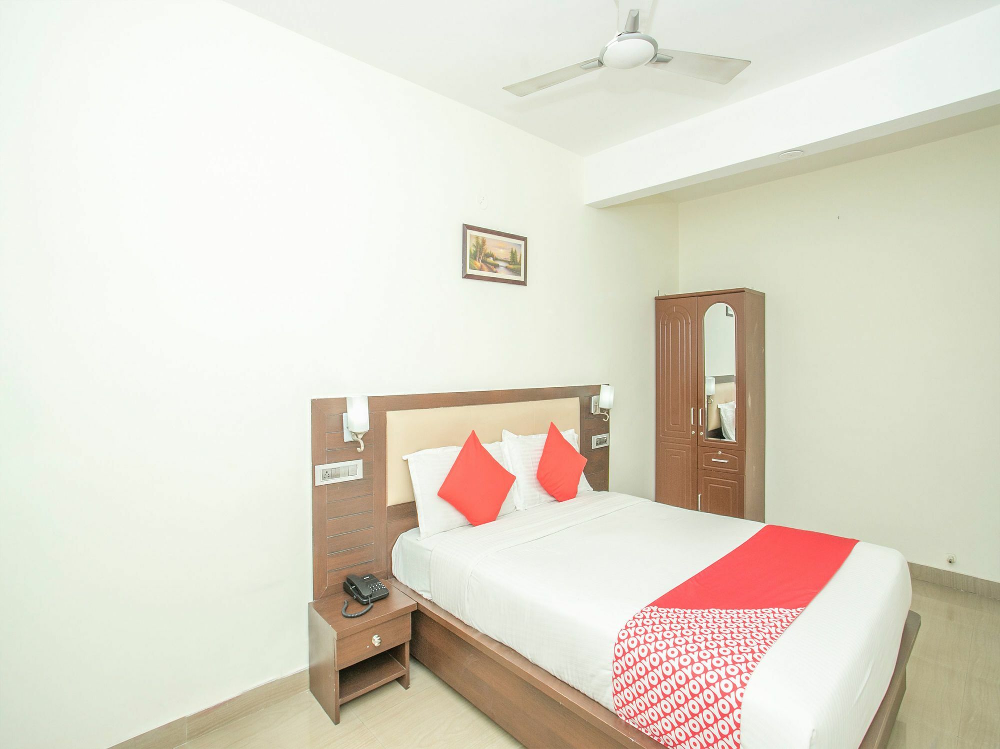 Oyo 13170 Victory Suites Bangalore Eksteriør billede