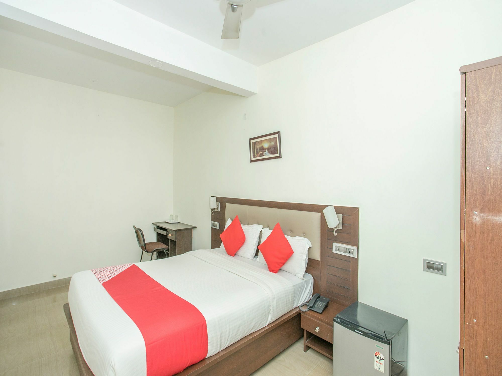 Oyo 13170 Victory Suites Bangalore Eksteriør billede