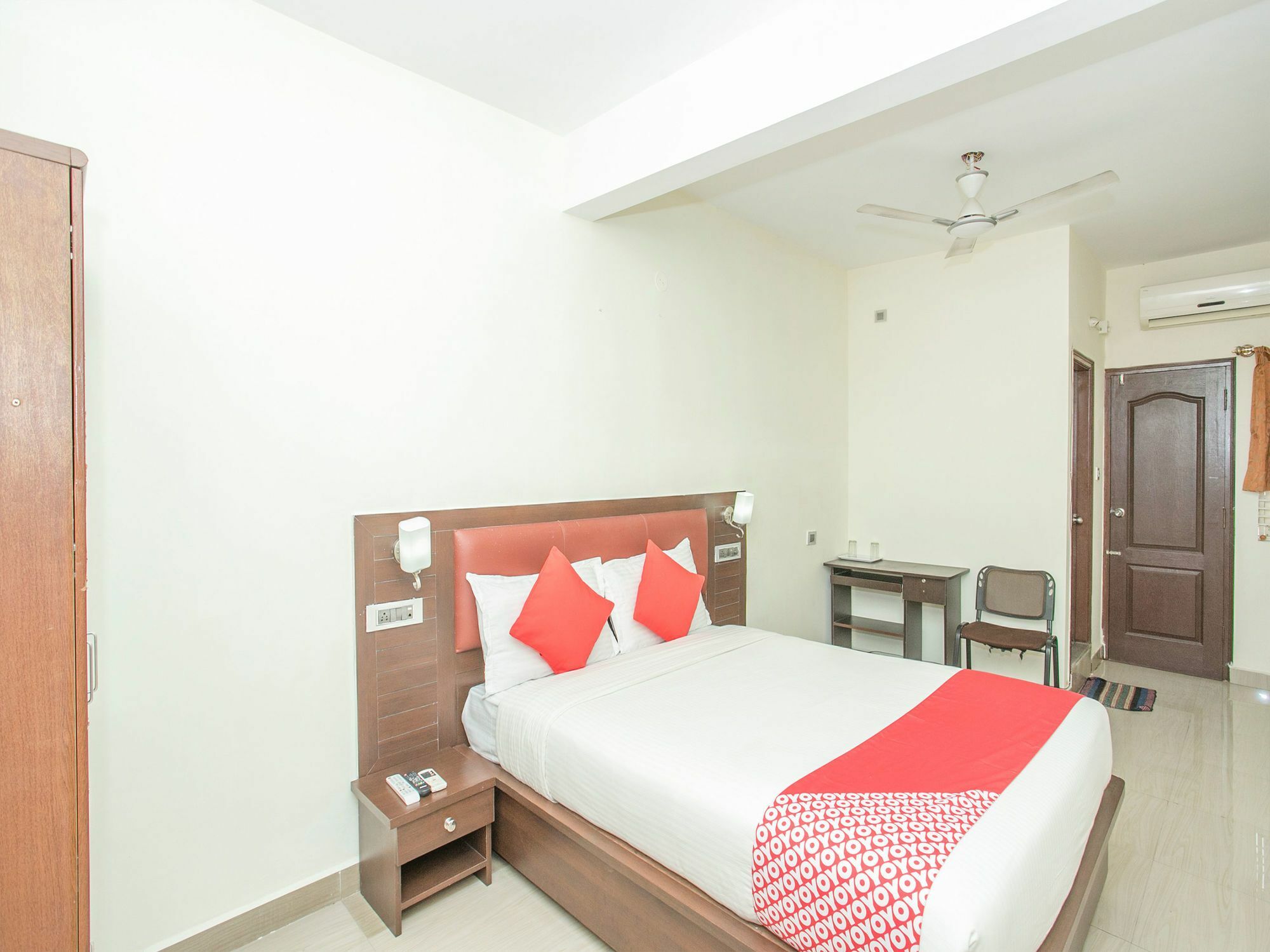 Oyo 13170 Victory Suites Bangalore Eksteriør billede